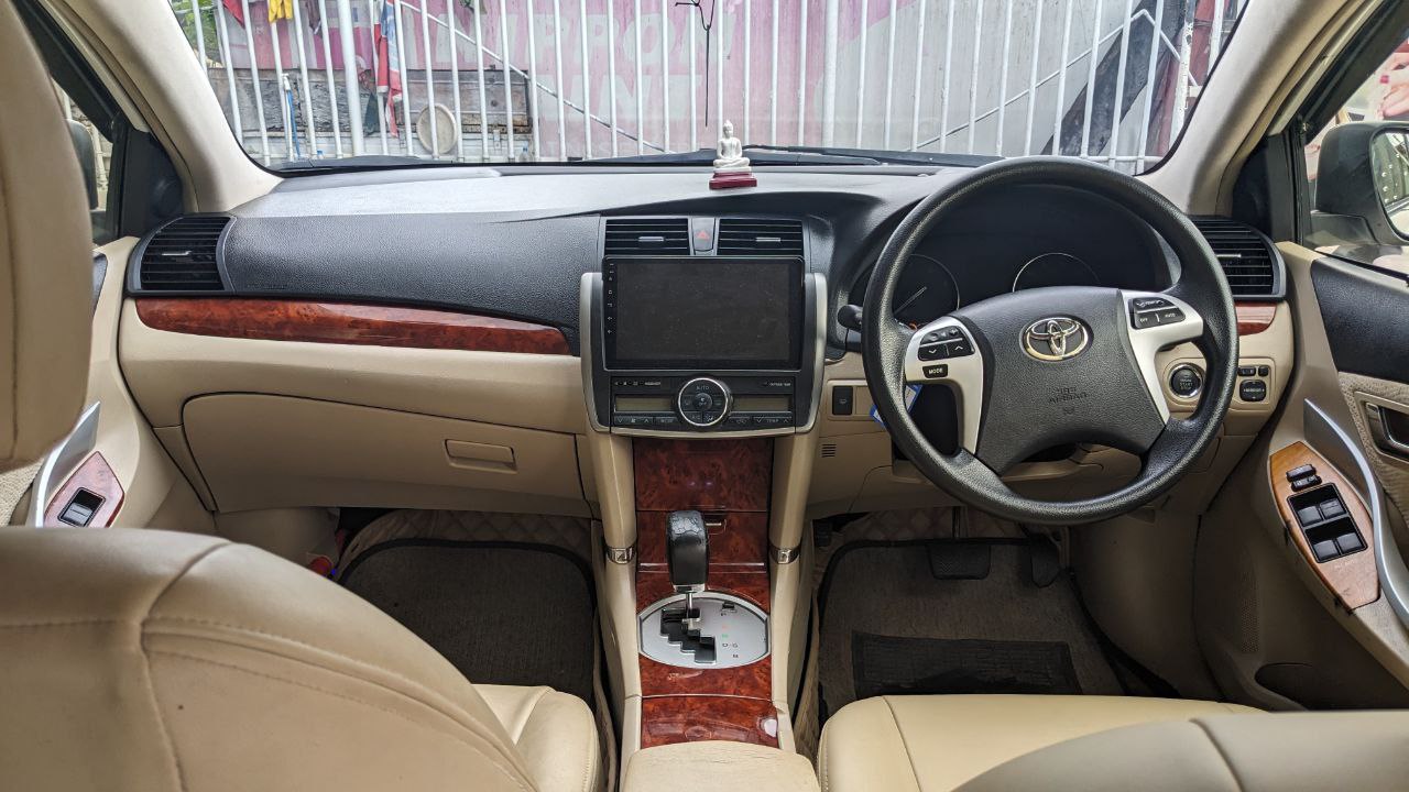 Toyota Premio - Image 1