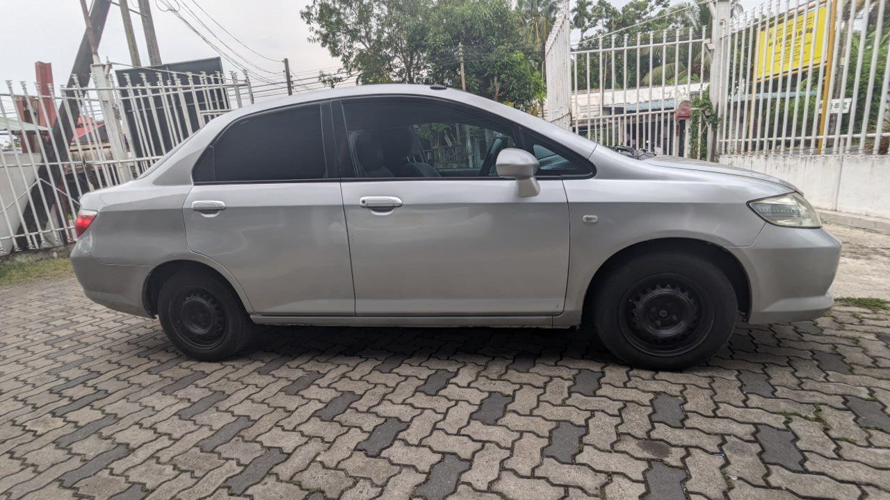 Honda Fit Aria - Image 4