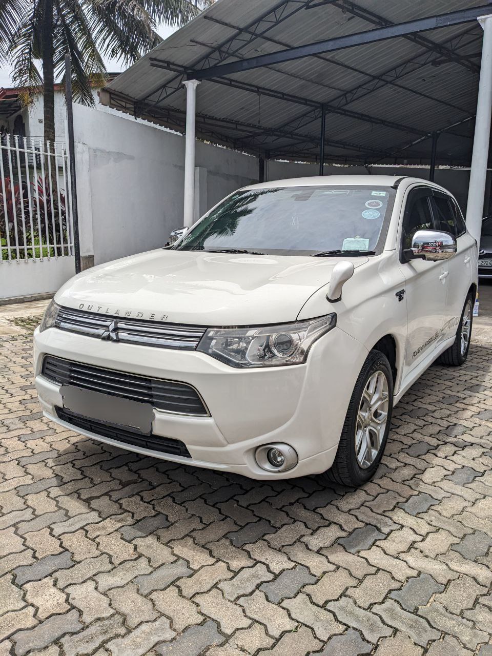 Mitsubishi Outlander  - Image 2
