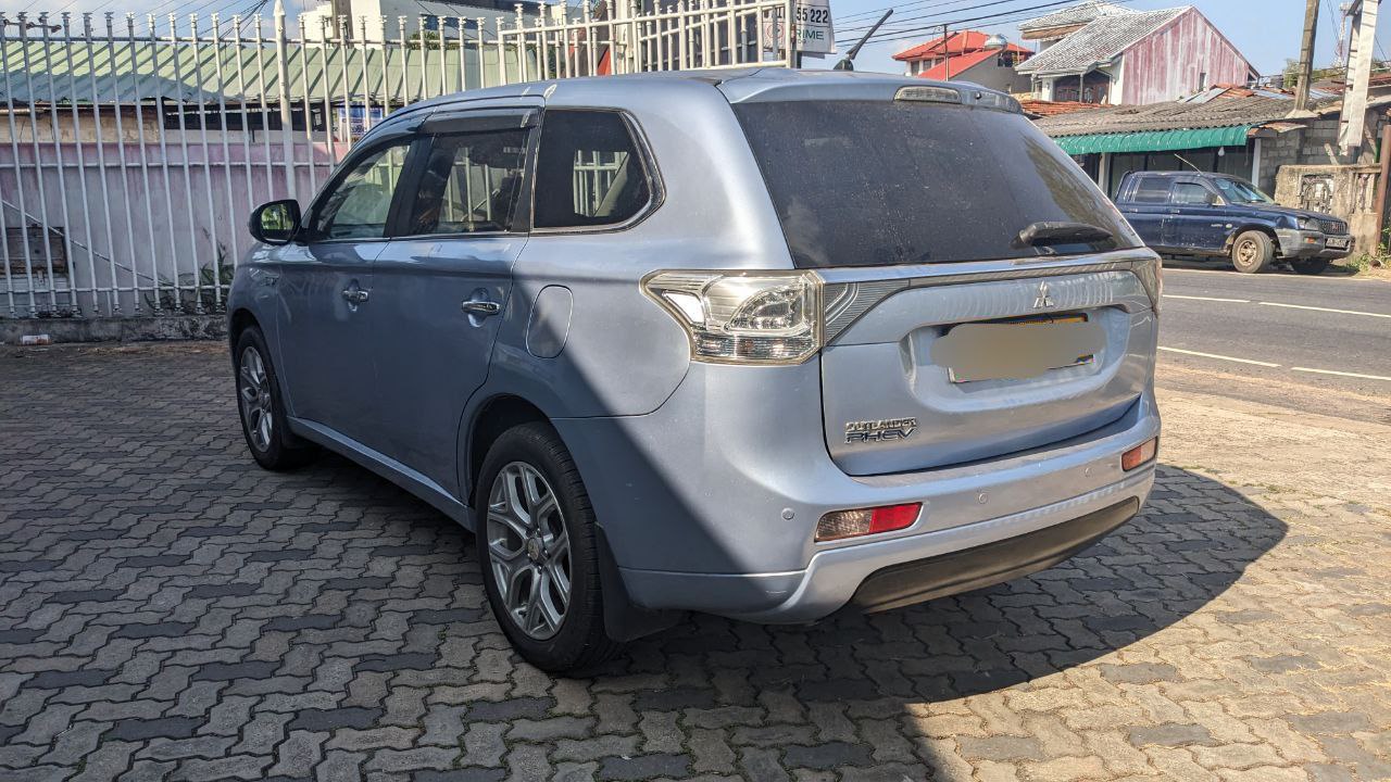 Mitsubishi Outlander - Image 4