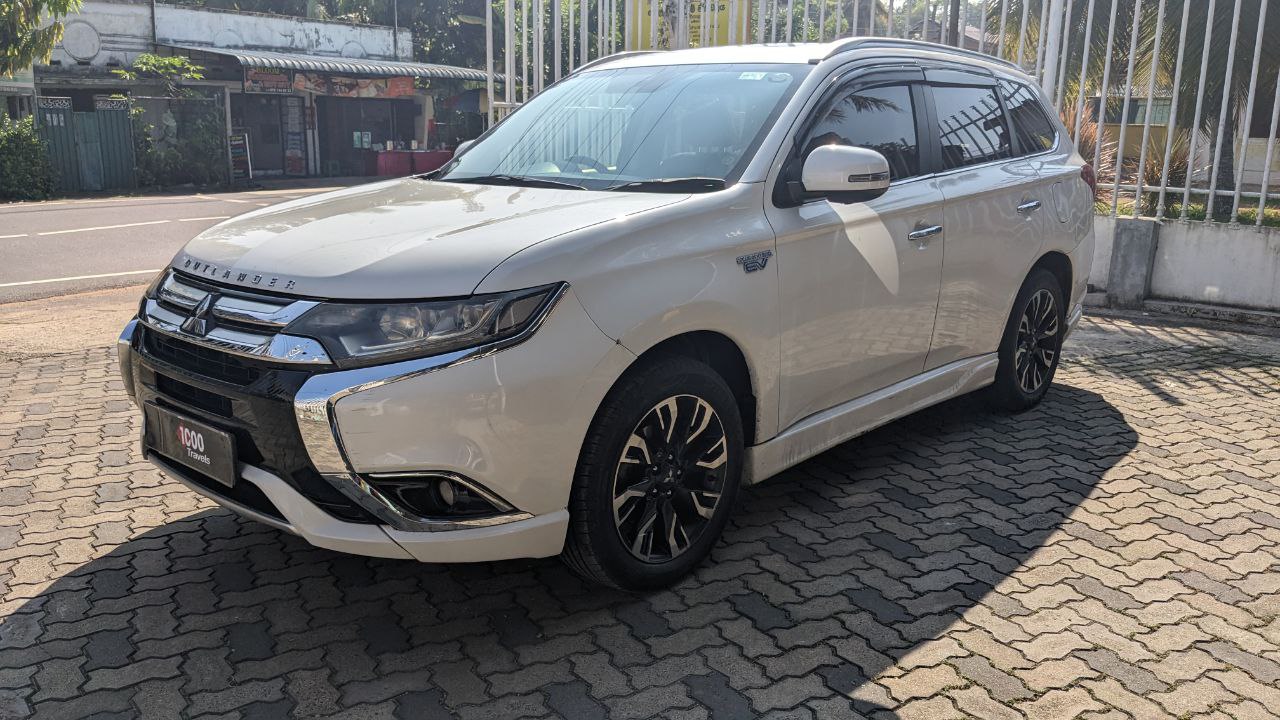 Mitsubishi Outlander - Image 1